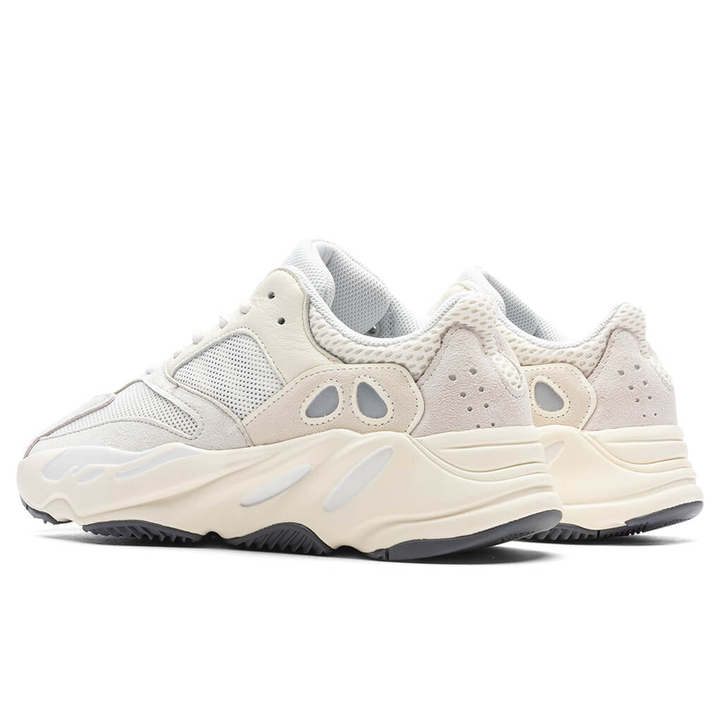 Yeezy Boost 700 - Analog - Image 3