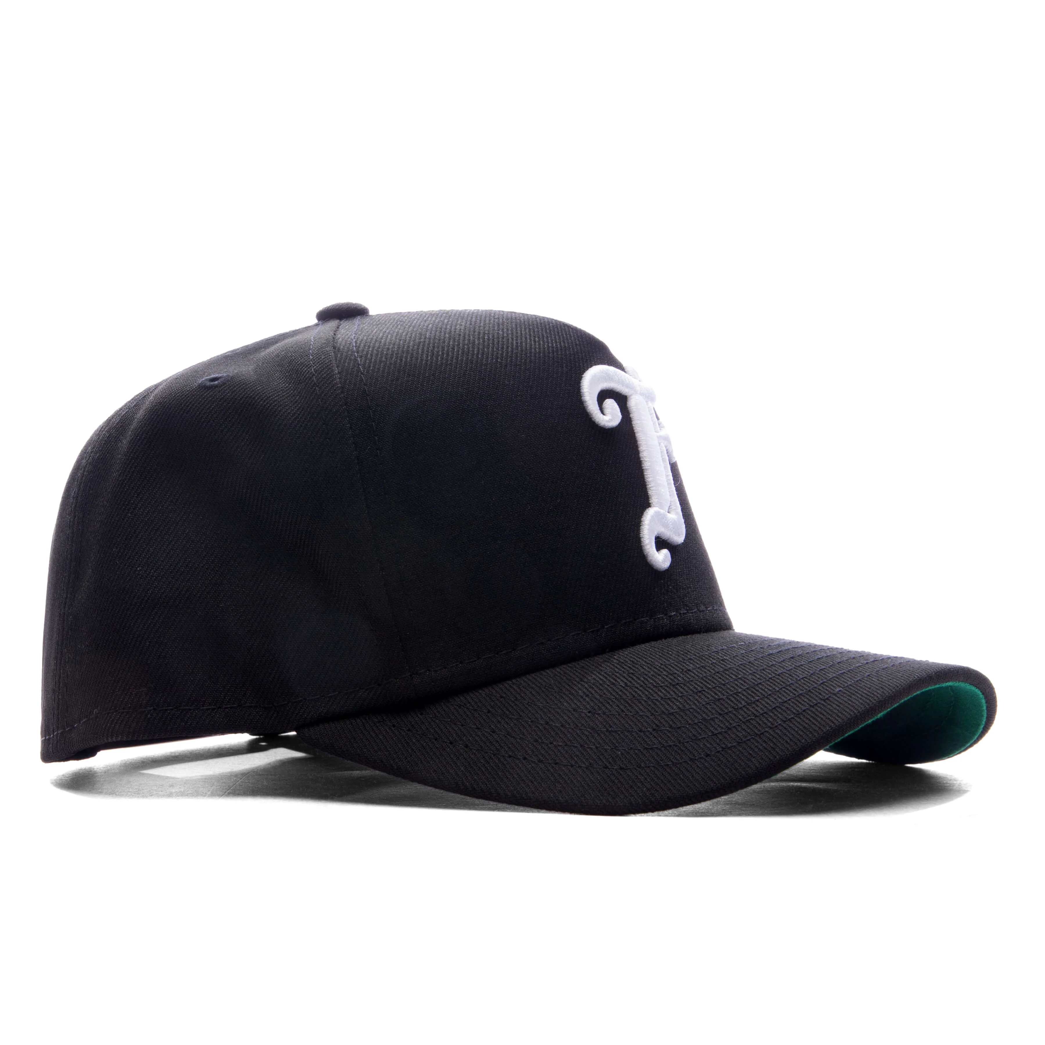 FEATURE x New Era Kids 9FORTY A-Frame Snapback Old English F - Black - Image 3
