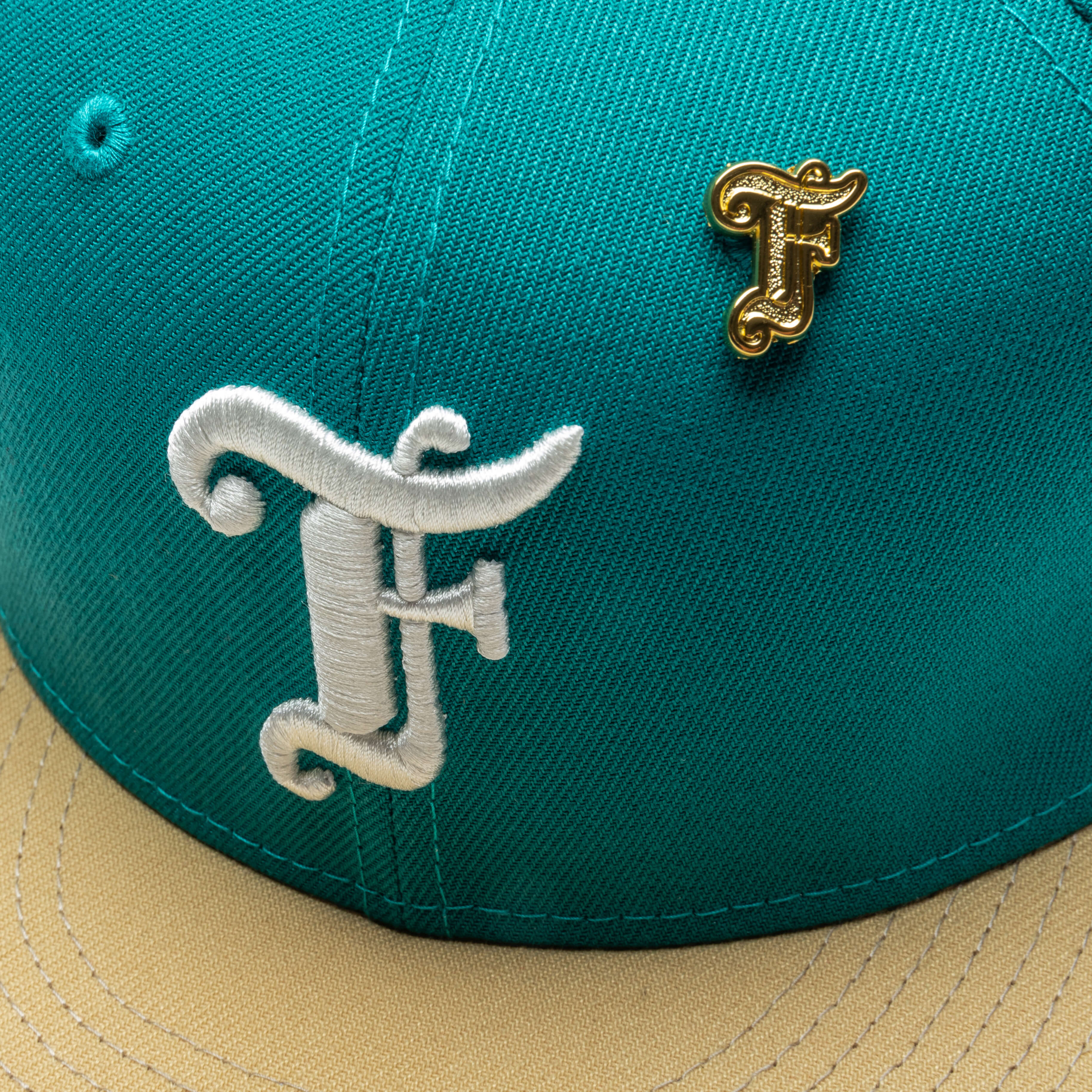 Feature x New Era Old English F Snapback - Northwest Green/Vegas Gold - Image 2