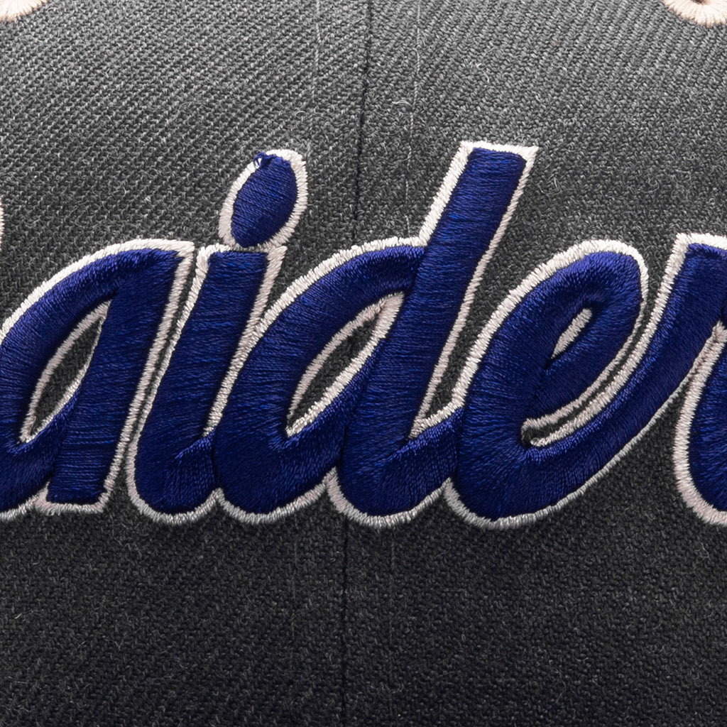 Feature x New Era 59FIFTY Fitted Las Vegas Raiders - Heather Graphite/Dark Royal - Image 4