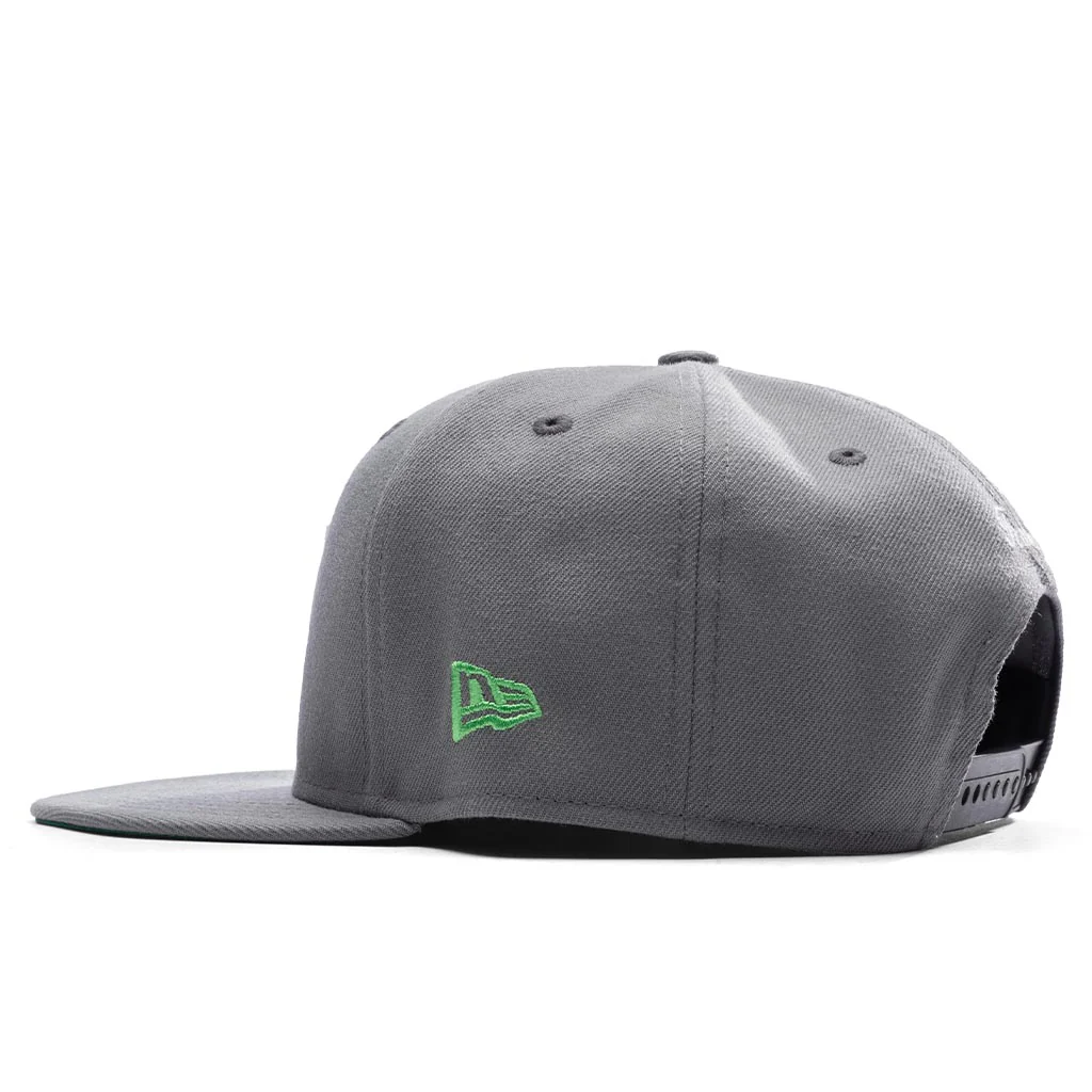 Feature x New Era Old English Las Vegas Snapback - Dark Graphite/Green - Image 5