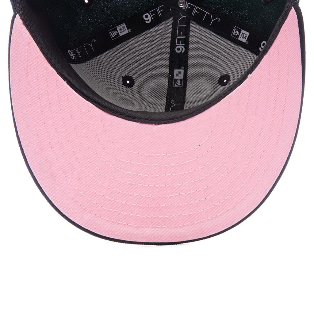 Feature x New Era Old English Plaza Snapback - Dark Green/Pink - Image 4
