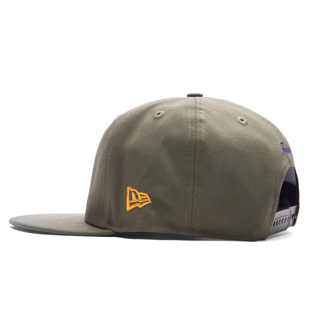 Feature x New Era Old English Scottsdale Snapback - Olive/Purple - Image 6