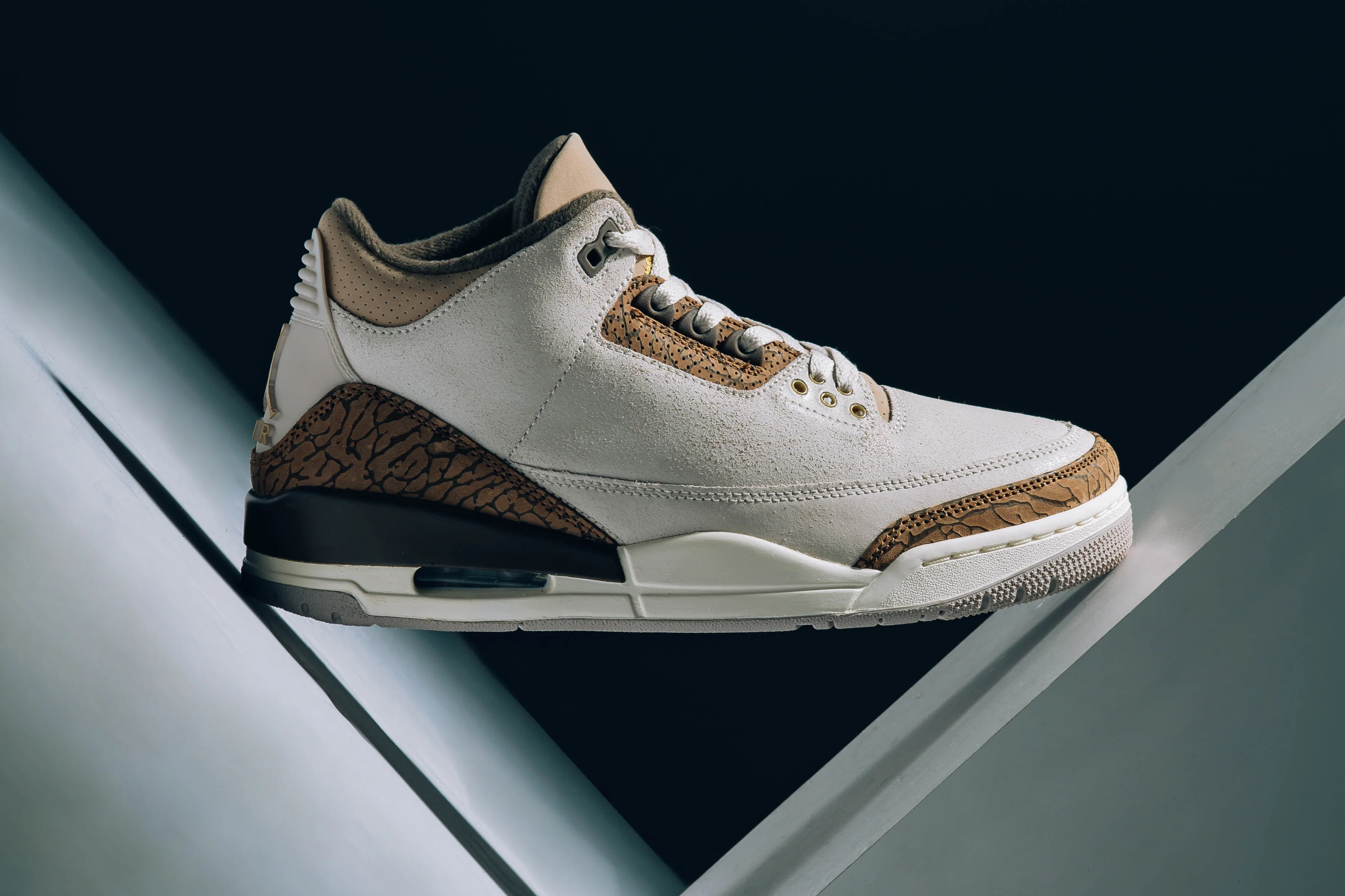 Air Jordan 3 Retro - Light Orewood Brown/Metallic Gold - Image 5