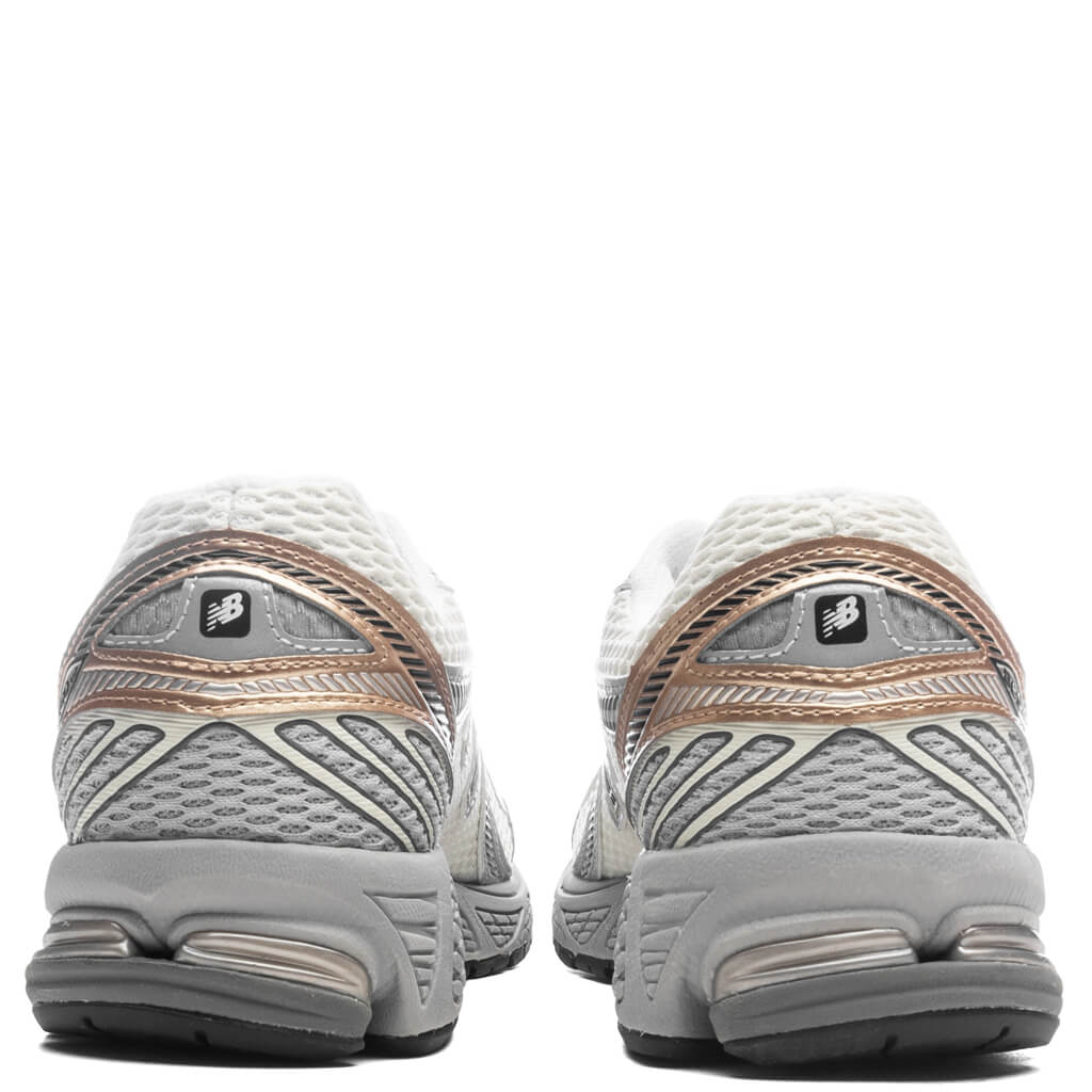 860v2 - Sea Salt/Gold Metallic/Harbor Grey - Image 4