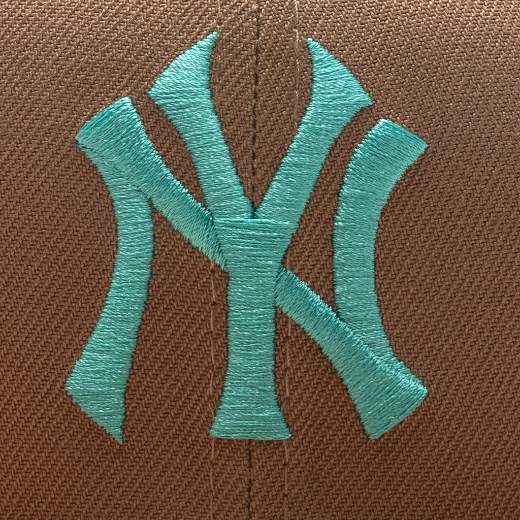 FEATURE x New Era 59FIFTY Fitted NY Yankees 100th Anniversary - Khaki/Pecan - Image 2