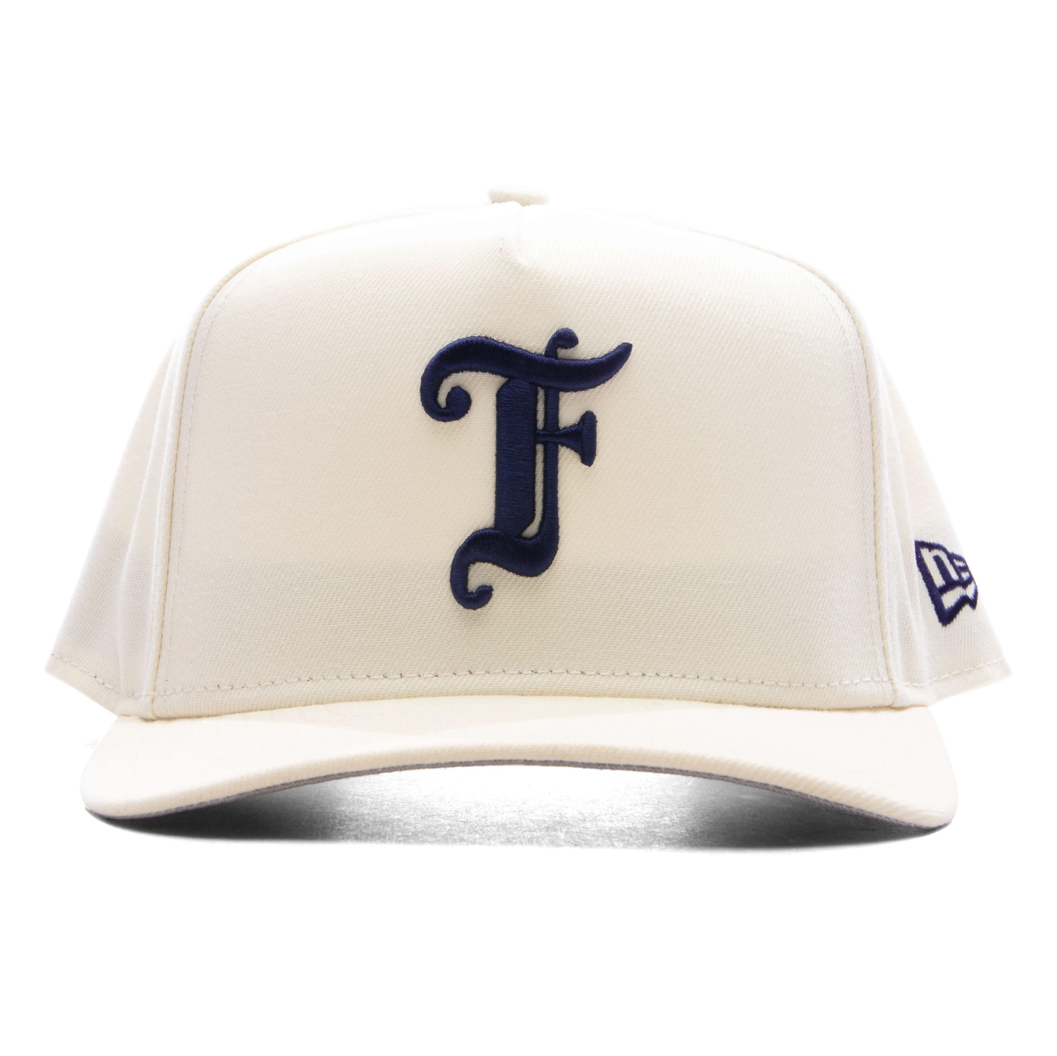 FEATURE x New Era 9FIFTY Curved A-Frame Old English F Snapback - Chrome