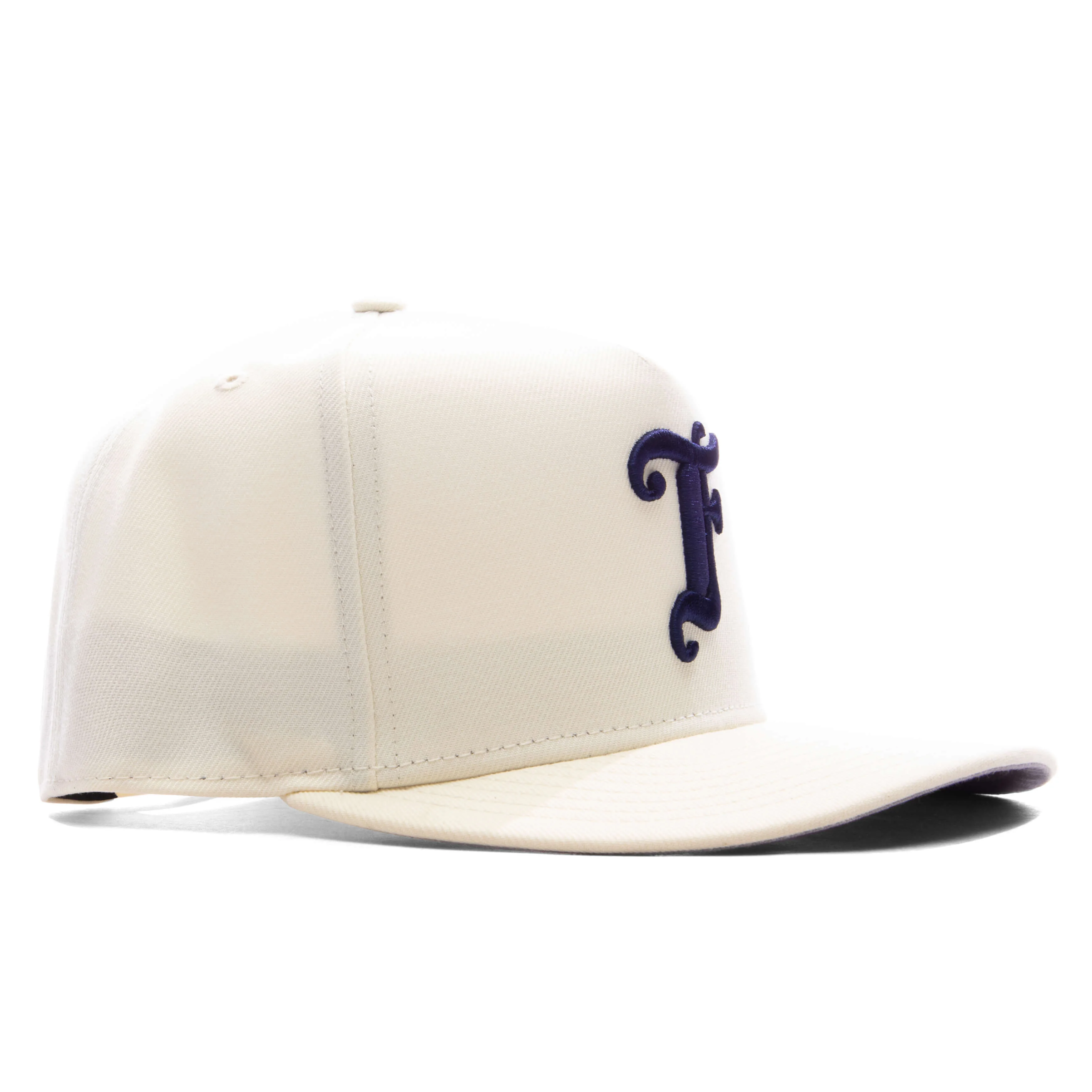 FEATURE x New Era 9FIFTY Curved A-Frame Old English F Snapback - Chrome - Image 3