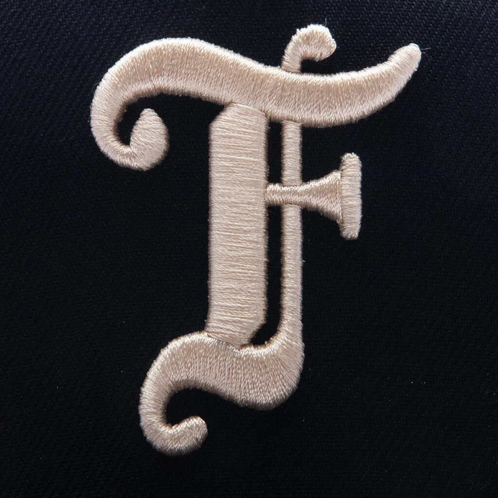 FEATURE x New Era 9FIFTY Curved A-Frame Old English F Snapback - Navy - Image 2