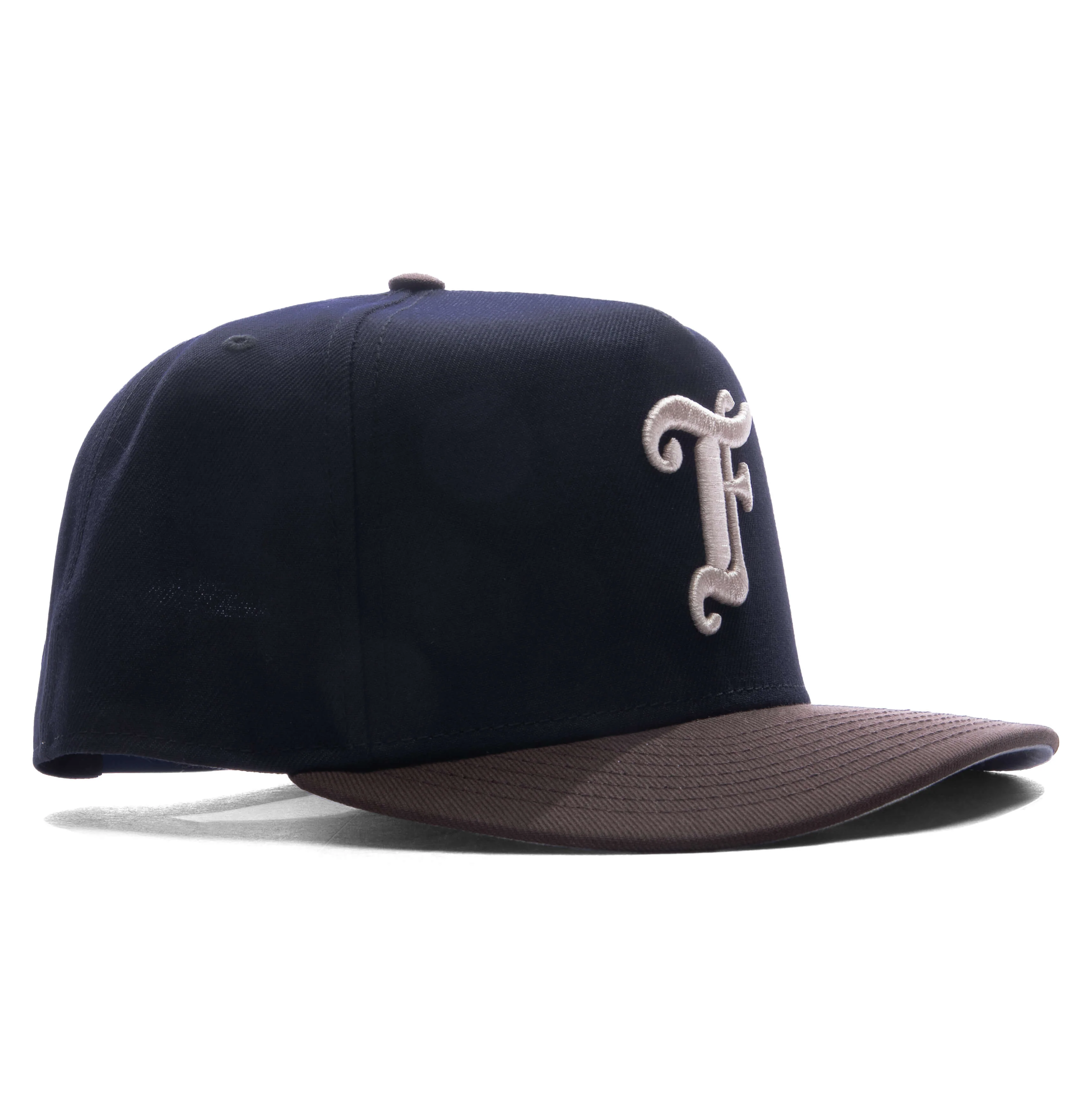 FEATURE x New Era 9FIFTY Curved A-Frame Old English F Snapback - Navy/Walnut - Image 3