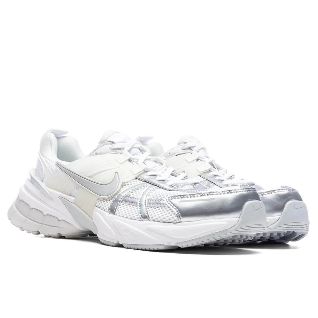 Women's V2K Run - White/Metallic Silver/Platinum Tint - Image 2