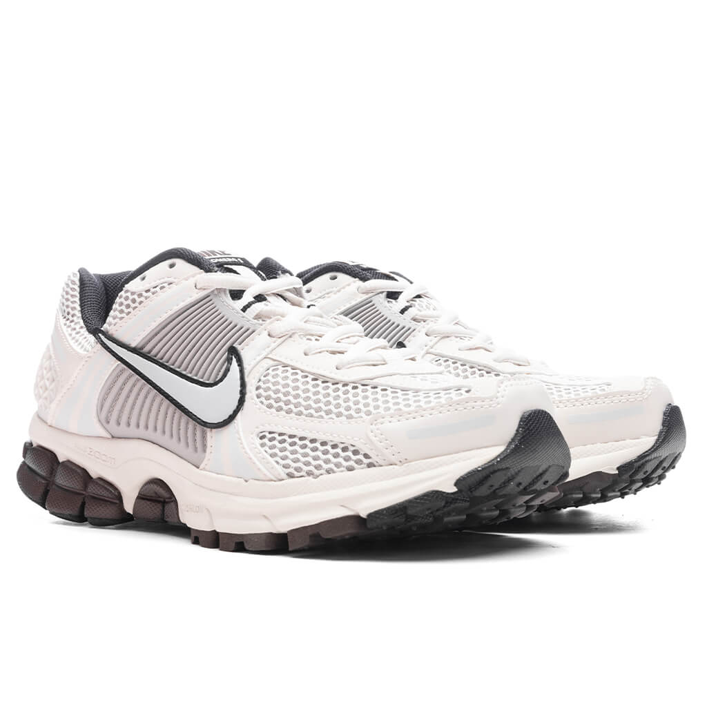 Women's Zoom Vomero 5 - Phantom/Metallic Platinum/Light Iron Ore - Image 2