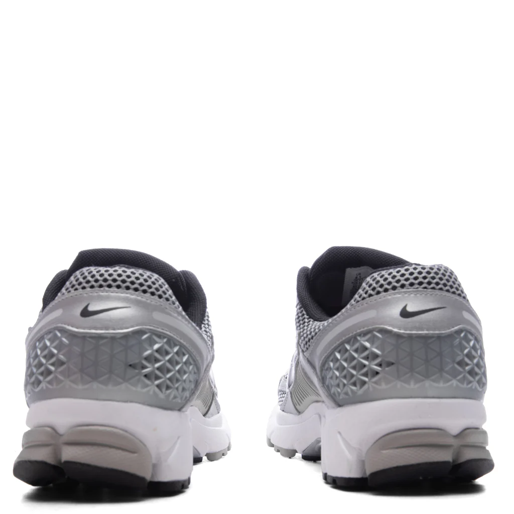 Zoom Vomero 5 - Metallic Silver/Black/College Grey - Image 4