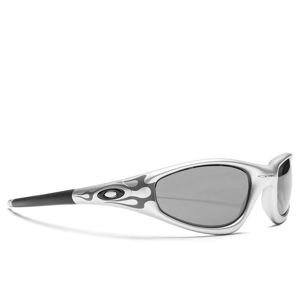 Straight Jacket 99 - Silver Grey Flames/Prizm Black - Image 2