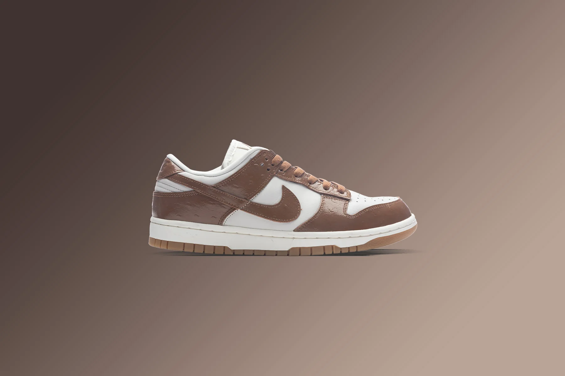 Women's Dunk Low LX - Phantom/Ale Brown/Metallic Gold - Image 5